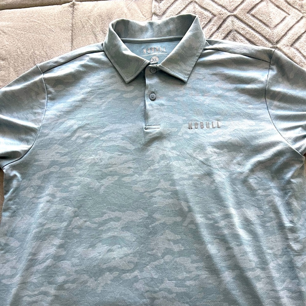 NOBULL Mens golf polo. Light blue camo. Size XL